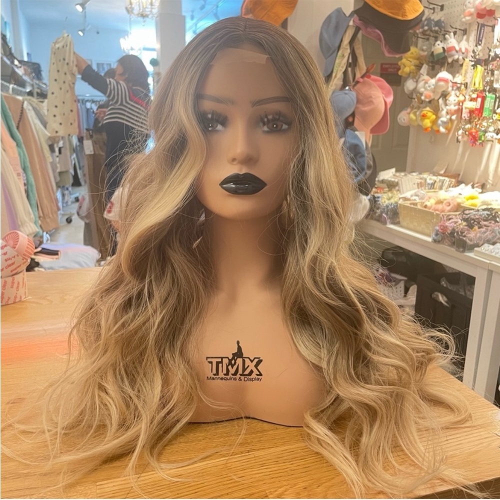 Human hair blend lace front ombrรฉ blonde dirty blonde bob wave wig